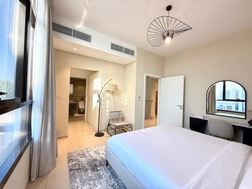 Ένα ή περισσότερα κρεβάτια σε δωμάτιο στο CubixArt Villa 3BR - Large Backyard for events