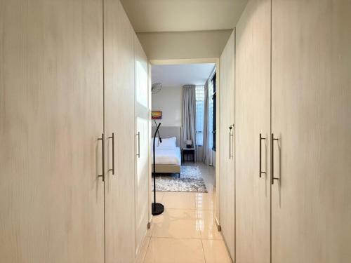 Ένα μπάνιο στο CubixArt Villa 3BR - Large Backyard for events