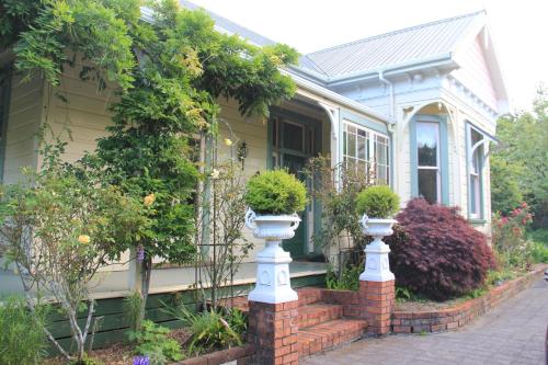 a house with two white urns on the front porch at Regan House in Stratford