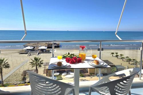 Brisa Del Mar Beachfront Apartment