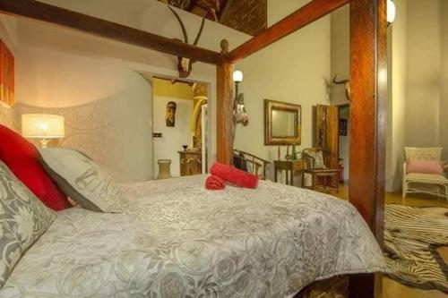 Ένα ή περισσότερα κρεβάτια σε δωμάτιο στο Panthera Lodge