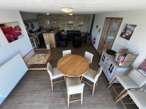 a living room with a wooden table and chairs at Vakantiewoning Verdre met geweldig uitzicht in Saint-Vith