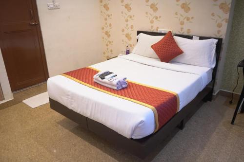 Ένα ή περισσότερα κρεβάτια σε δωμάτιο στο Hotel Golden Inn