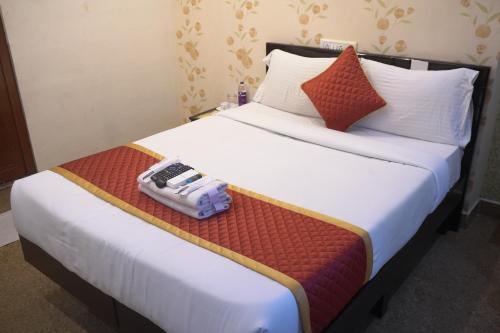 Ένα ή περισσότερα κρεβάτια σε δωμάτιο στο Hotel Golden Inn