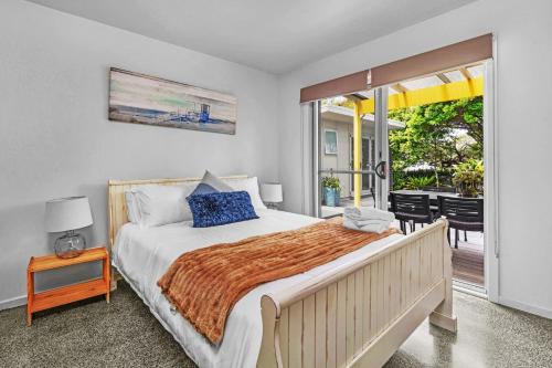 Ένα ή περισσότερα κρεβάτια σε δωμάτιο στο Morze Beachfront, Currarong