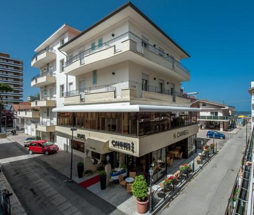Το κτήριο όπου στεγάζεται  το ξενοδοχείο