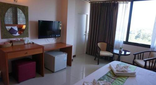 Μια τηλεόραση ή/και κέντρο ψυχαγωγίας στο Sirimathani Hotel