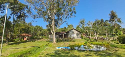 Κήπος έξω από το Nadhiteera