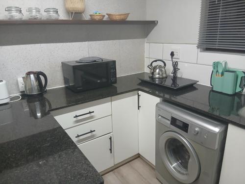 Η κουζίνα ή μικρή κουζίνα στο Quirky Tiny House