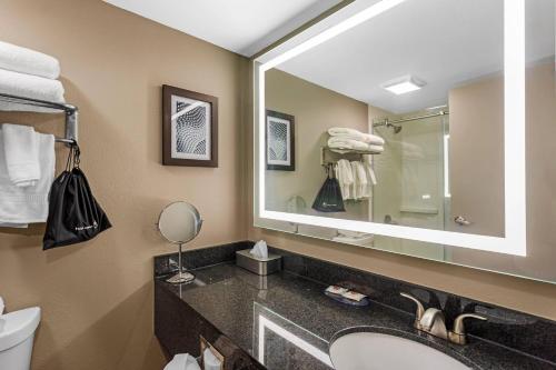 Ένα μπάνιο στο Comfort Inn & Suites Pottstown Eastern Gateway