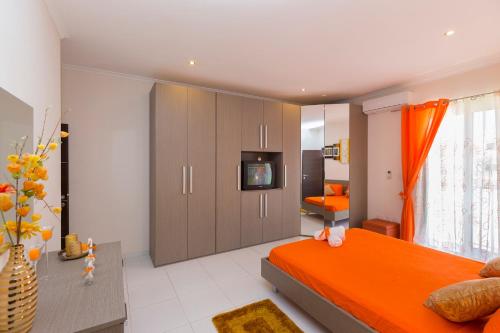 Postel nebo postele na pokoji v ubytování Marsascala 2 Bedroom Apartment close to Beach! HPI 6768