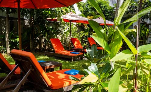 Κήπος έξω από το Angkor Serinity Hotel Siem Reap