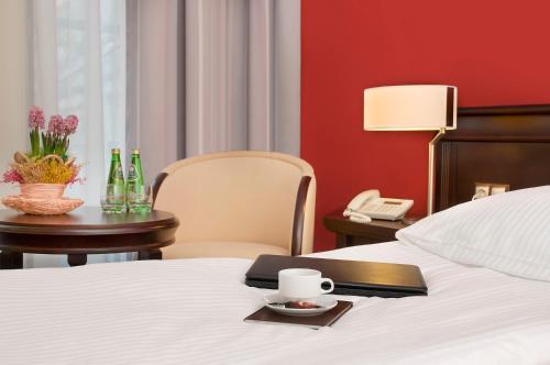 Кровать или кровати в номере Hotel Admirał