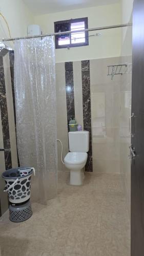 a bathroom with a toilet and a shower at ShivOhome in Tiruvannāmalai
