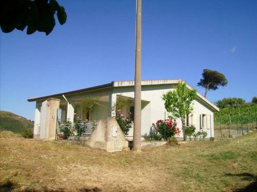 a house on a hill with a pole in front of it at Villetta San Giovanni in Calatafimi