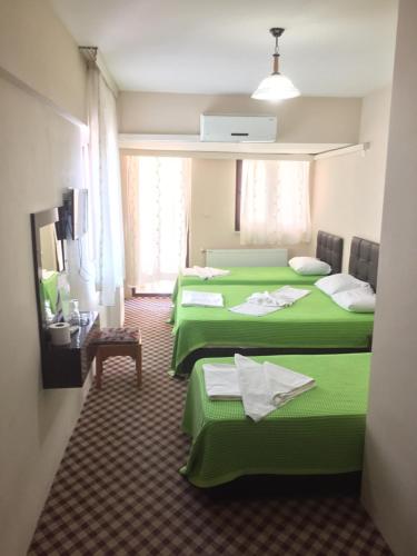 Una cama o camas en una habitación de Anatolia Hotel