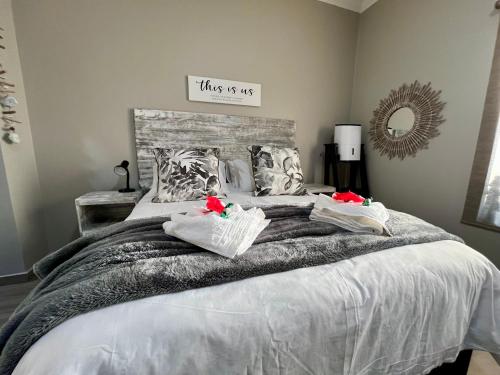 Ένα ή περισσότερα κρεβάτια σε δωμάτιο στο Casa Paradiso, Expansive Apartment Paradise Beach