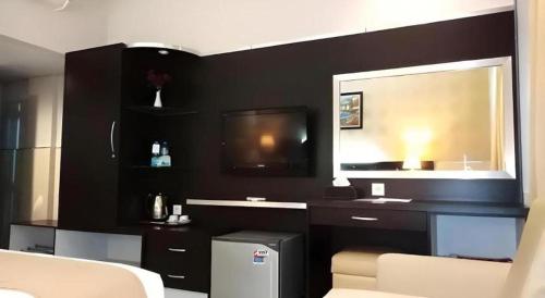 a black room with a sink and a mirror at Zahra Syariah Hotel Kendari in Pipulu