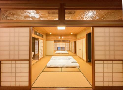 Ένα ή περισσότερα κρεβάτια σε δωμάτιο στο Hanastay Kawachinagano