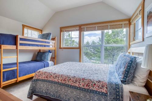 a bedroom with a bunk bed and a window at BeachLovers Getaway in Pacific City