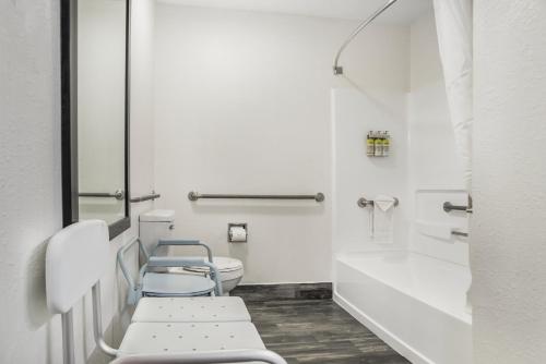 Ένα μπάνιο στο Key West Inn - Fairhope