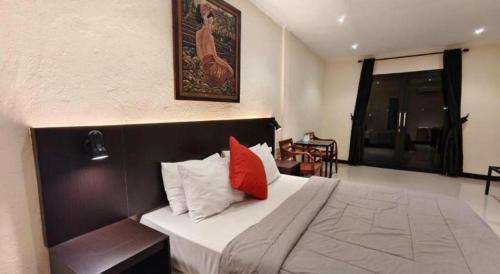 Ένα ή περισσότερα κρεβάτια σε δωμάτιο στο Augusta Pelabuhan Ratu Hotel