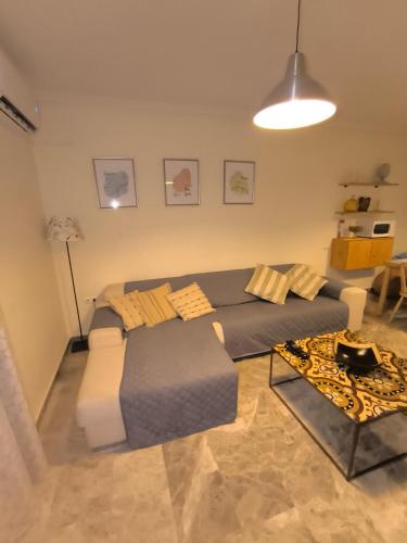 a living room with a couch and a table at Apartamento Los Vencejos in Ruidera