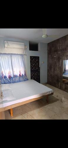 Μια τηλεόραση ή/και κέντρο ψυχαγωγίας στο Jay mahadev