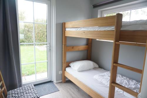 En eller flere senge i et værelse på Kustverhuur, Breskens, Het Heem 69