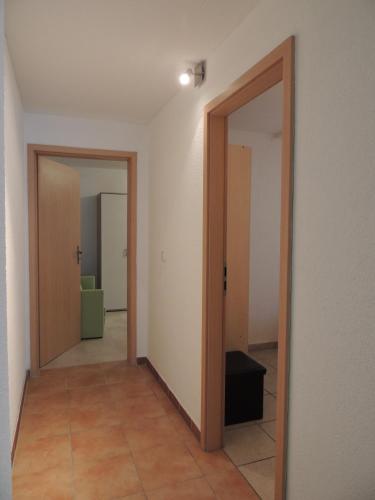 an empty hallway with two doors and a mirror at Ferienwohnungen am Hauptplatz in Pirna