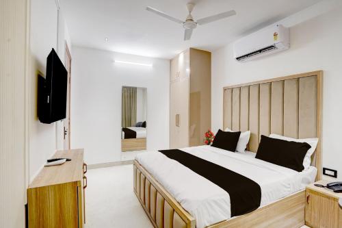 Una cama o camas en una habitación de Townhouse Sector 49 Gurugram Formerly Hotel P66