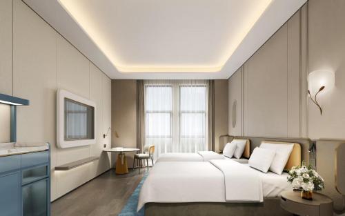 ein Schlafzimmer mit einem großen weißen Bett und einem Tisch in der Unterkunft Days Hotel by Wyndham Leshan Downtown in Leshan