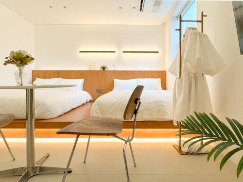 Postel nebo postele na pokoji v ubytování 이루다스테이 호텔 고척돔점