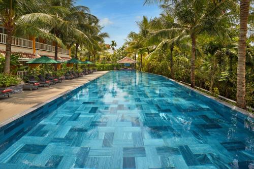 Πισίνα στο ή κοντά στο La Siesta Hoi An Resort & Spa
