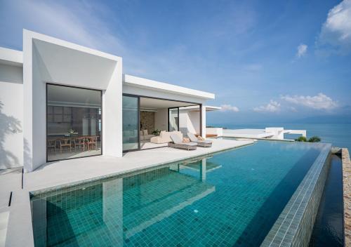 Hồ bơi trong/gần Cape Azure Resort Samui by Thalsea
