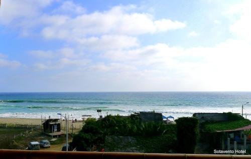 a view of the beach with the ocean in the background at Hotel Sotavento in Montañita