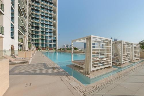 Waves - Comfy and Stylish 1BR with Huge Balcony