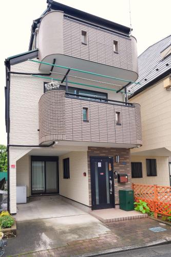 a building with the front of it with a door at Tokyo Tsuruga Villaー東京雅鶴 in Tokyo