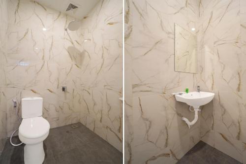 Ένα μπάνιο στο Collection O TJ Brother Cengkareng