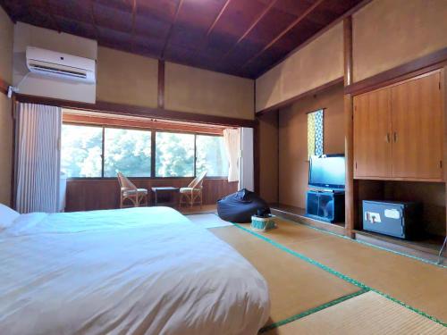 Postel nebo postele na pokoji v ubytování 俵山まちごと旅館