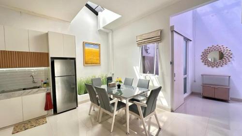 Η κουζίνα ή μικρή κουζίνα στο Moses Home