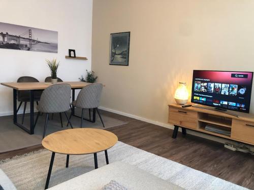 New Urban Chic with free parking near subway