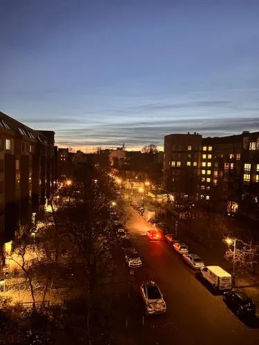 1 Zimmer mit Aussicht und 1 Zimmer mit Balkon in 4 Zimmer Wohnung, Szene, Parks und Top Lage photo 27