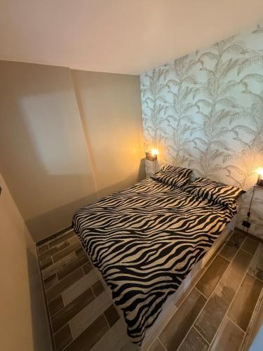 Ένα ή περισσότερα κρεβάτια σε δωμάτιο στο Spacieux studio à deux pas du centre