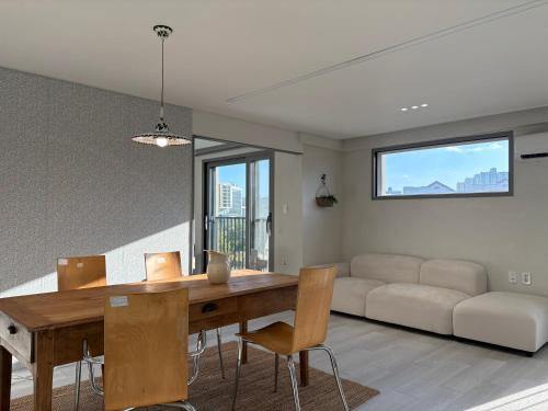 Fotografie z fotogalerie ubytování 비즈니스&휴식 모두 가능한 도심 감성 v destinaci Kwangdžu