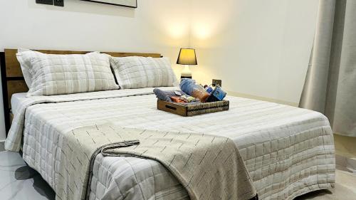 Ένα ή περισσότερα κρεβάτια σε δωμάτιο στο Ritz Elegant Studio Apartment