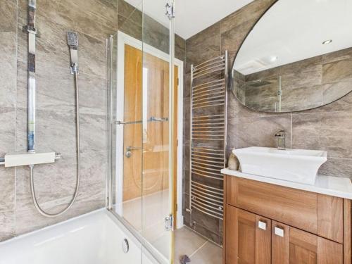 Ένα μπάνιο στο The Haven Holiday Home