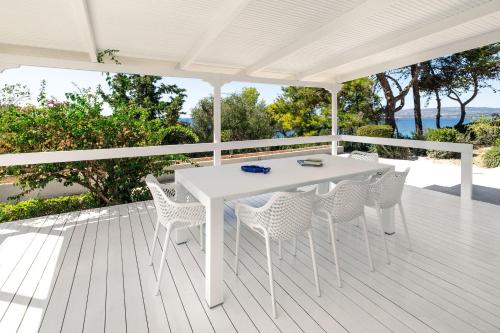 Olyan Seaside Villa