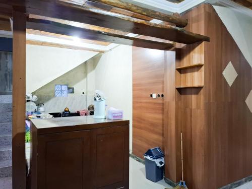 Kuchyň nebo kuchyňský kout v ubytování Amore Guesthouse Syariah Mitra RedDoorz