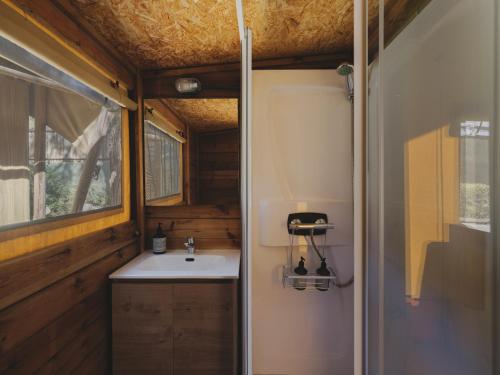 Et badeværelse på wecamp L'Escala Punta Milà